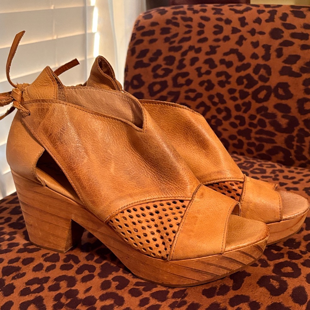 Free People Luggage Tan Leather w/Wood Platform Sandals